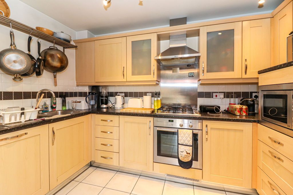 Property photo 3 of 11