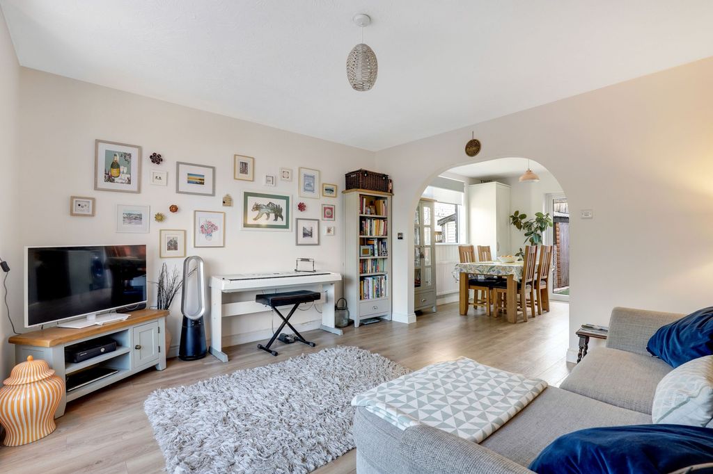 Property photo 2 of 17