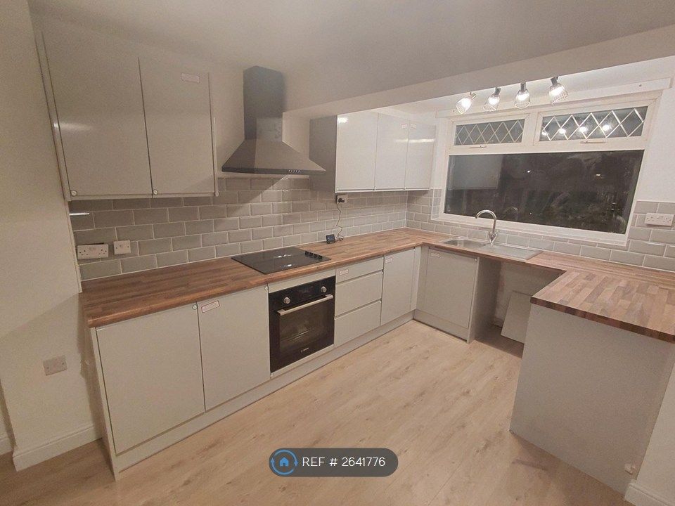 Property photo 1 of 9 Kitchen