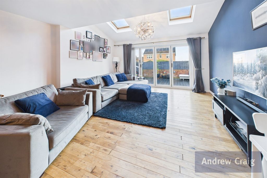 Property photo 2 of 14 Lounge