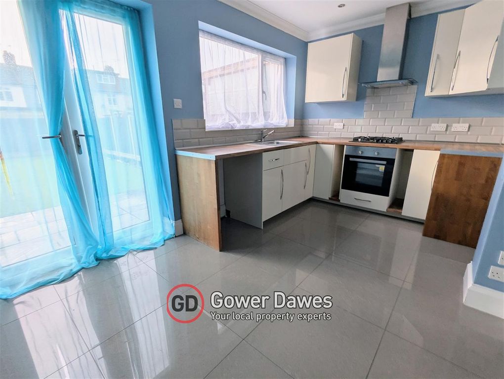 Property photo 3 of 12 Kitchen Diner