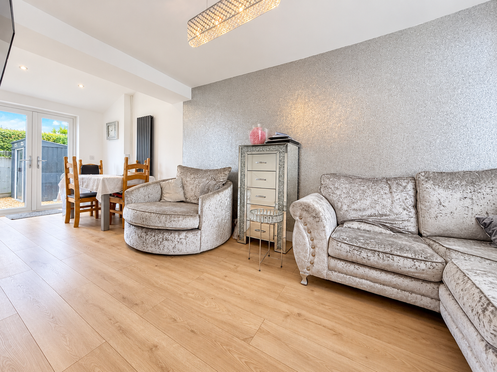 Property photo 2 of 17 842280B0-5F39-4C31-BA8D-8C74E055E117
