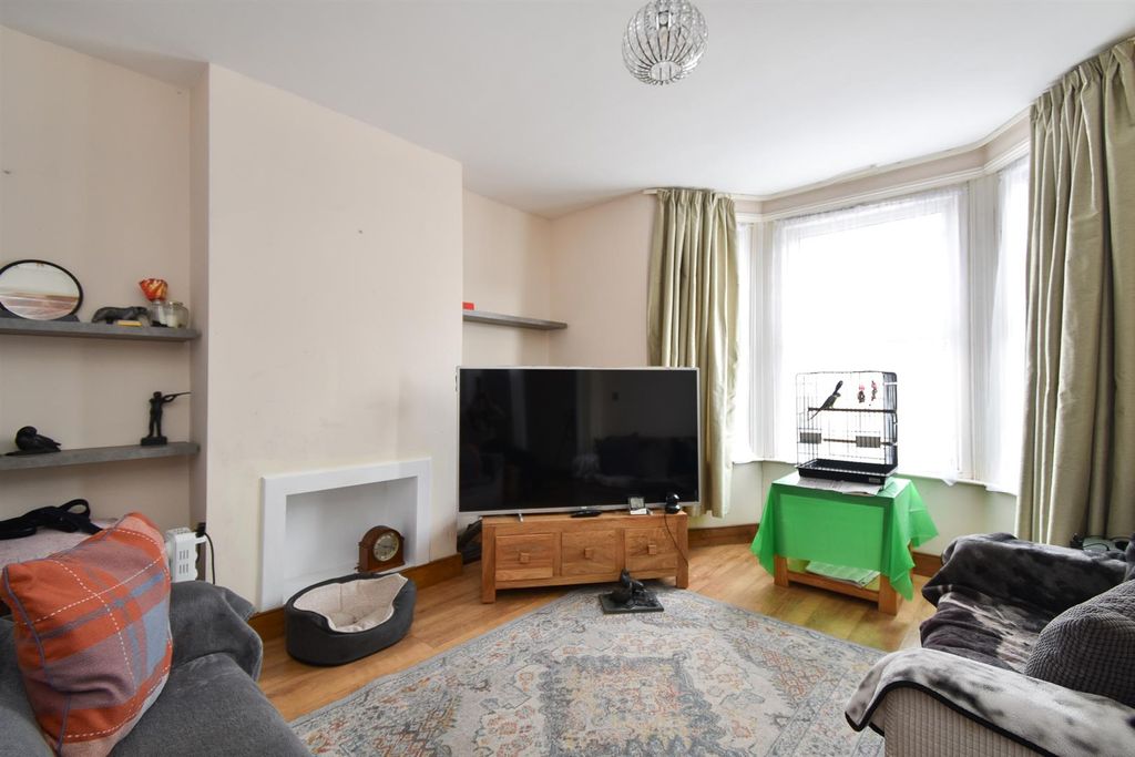 Property photo 3 of 19 Living Room