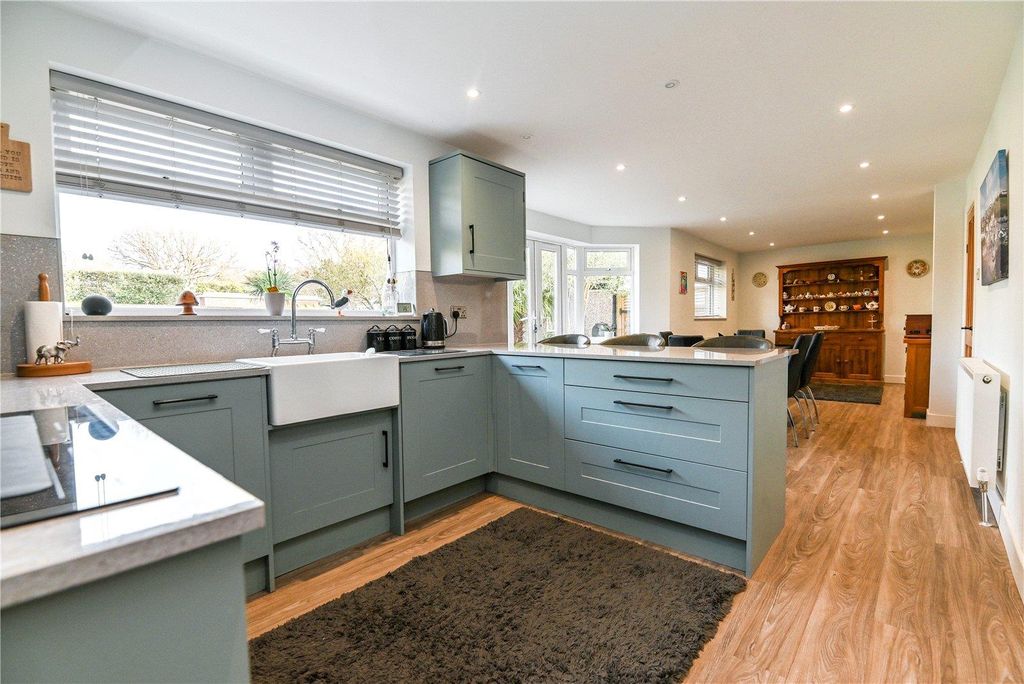 Property photo 2 of 28 Picture No. 04