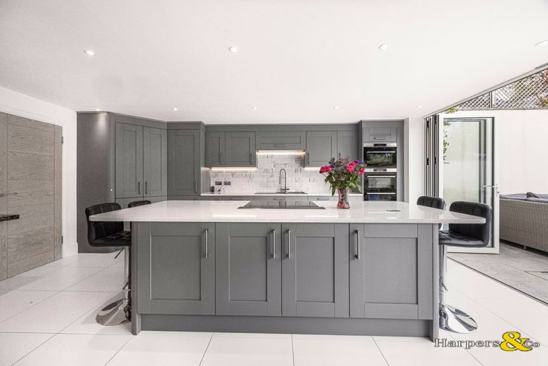 Property photo 2 of 26 Photo 12