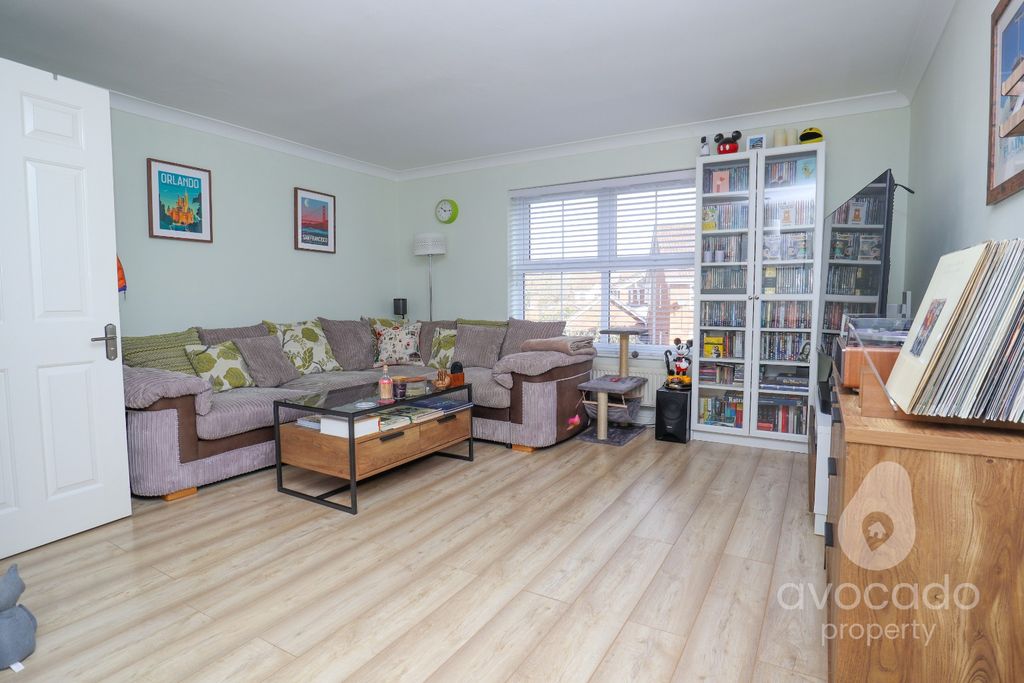 Property photo 3 of 11 4036208