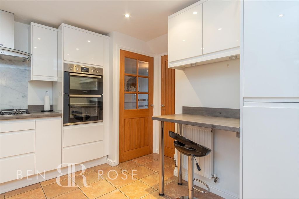 Property photo 3 of 25 Kitchen/Breakfast Room