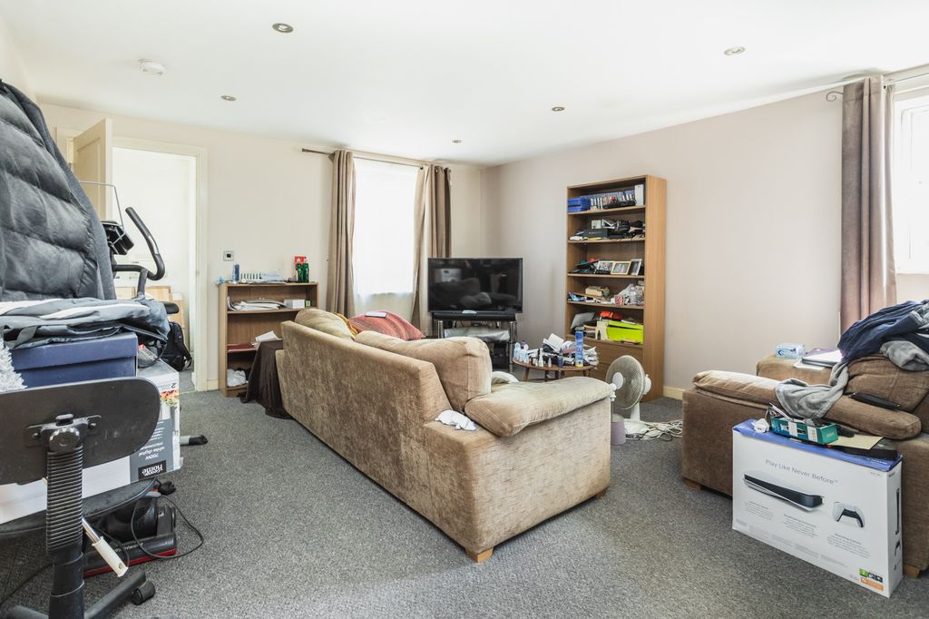 Property photo 2 of 19