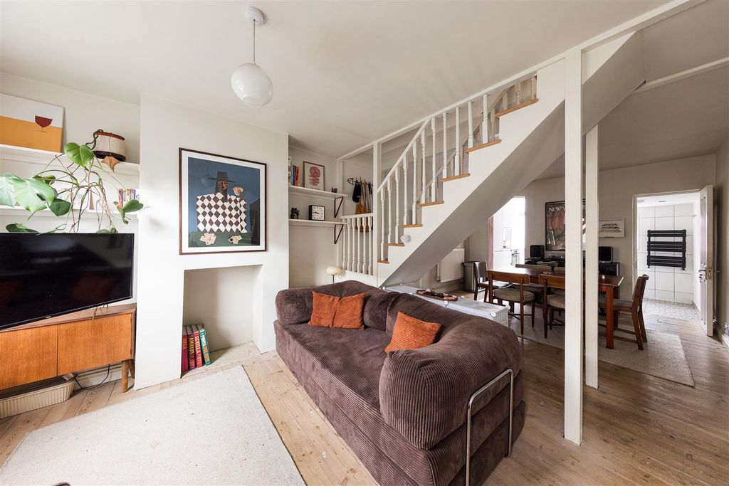 Property photo 2 of 26 Suffolk Street, E7