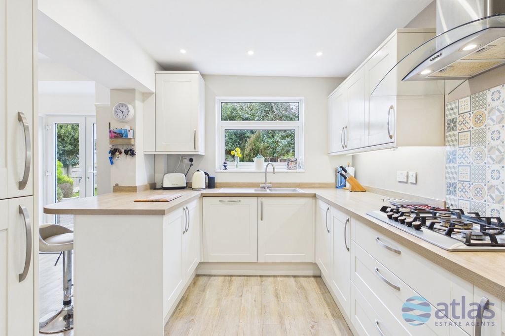 Property photo 3 of 31 Kitchen/Diner