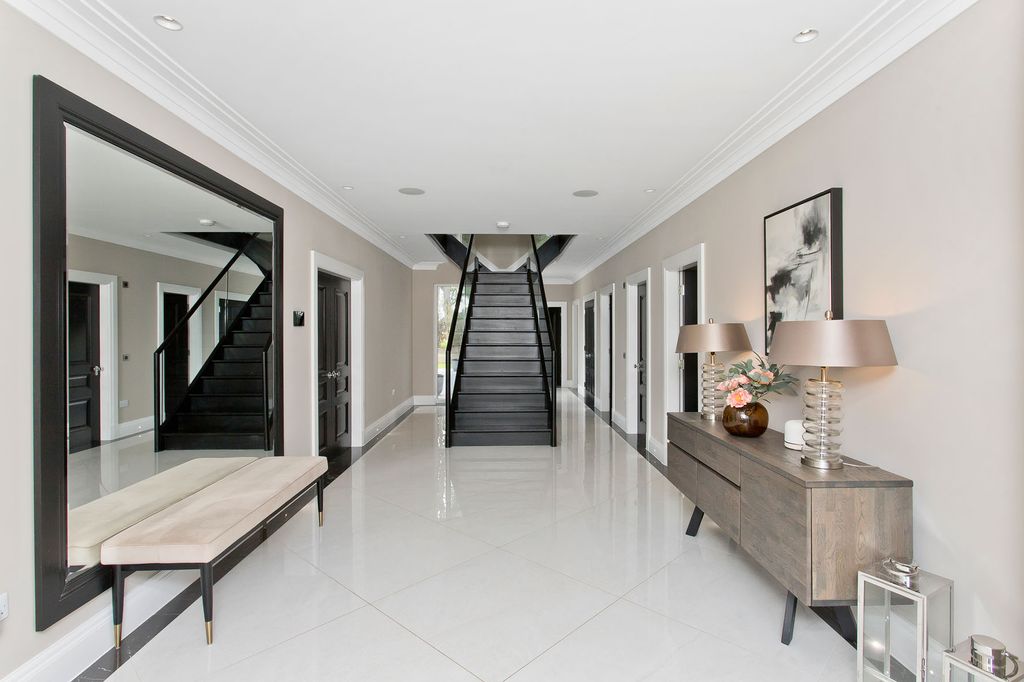 Property photo 3 of 42