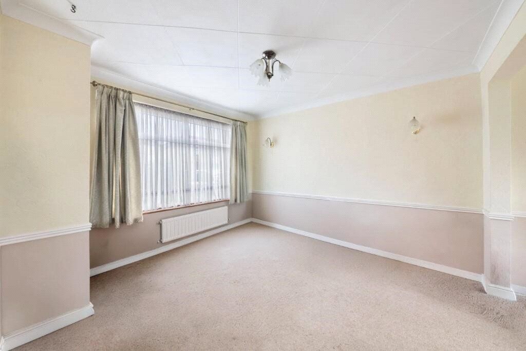 Property photo 3 of 11 Lounge