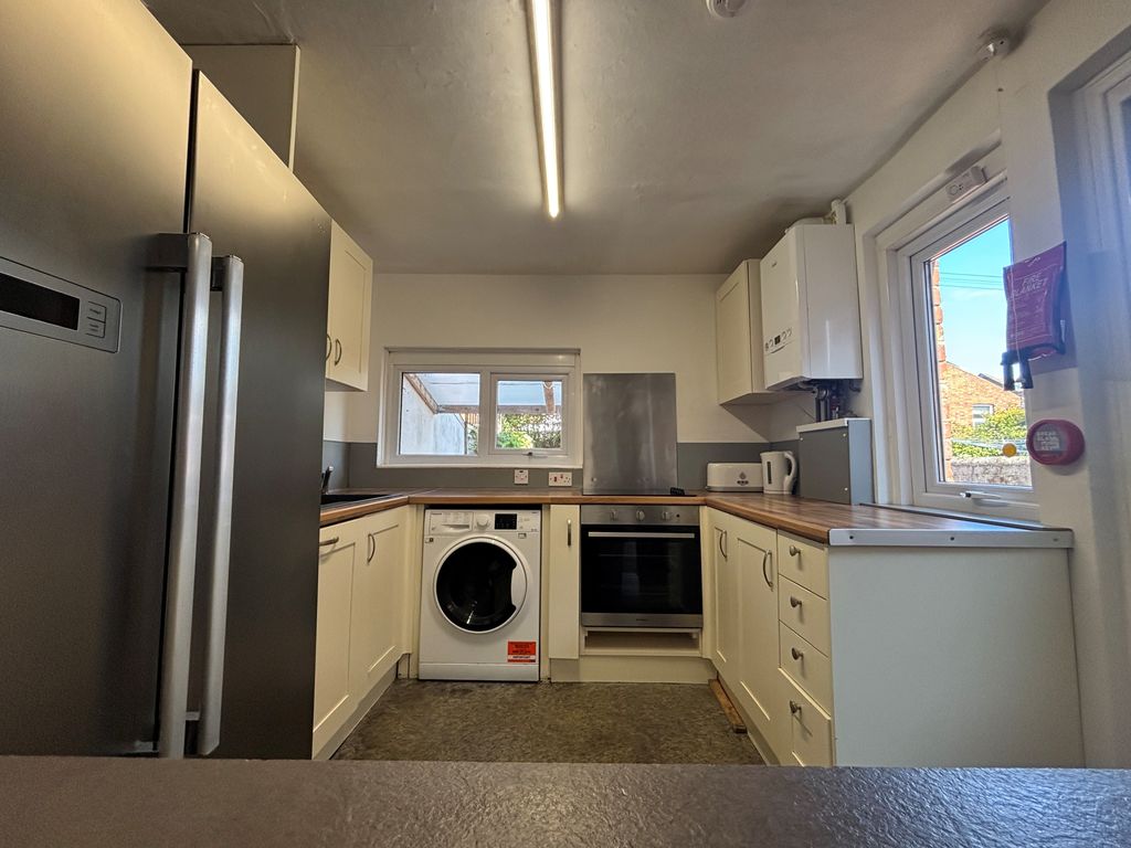 Property photo 2 of 12 Kitchen