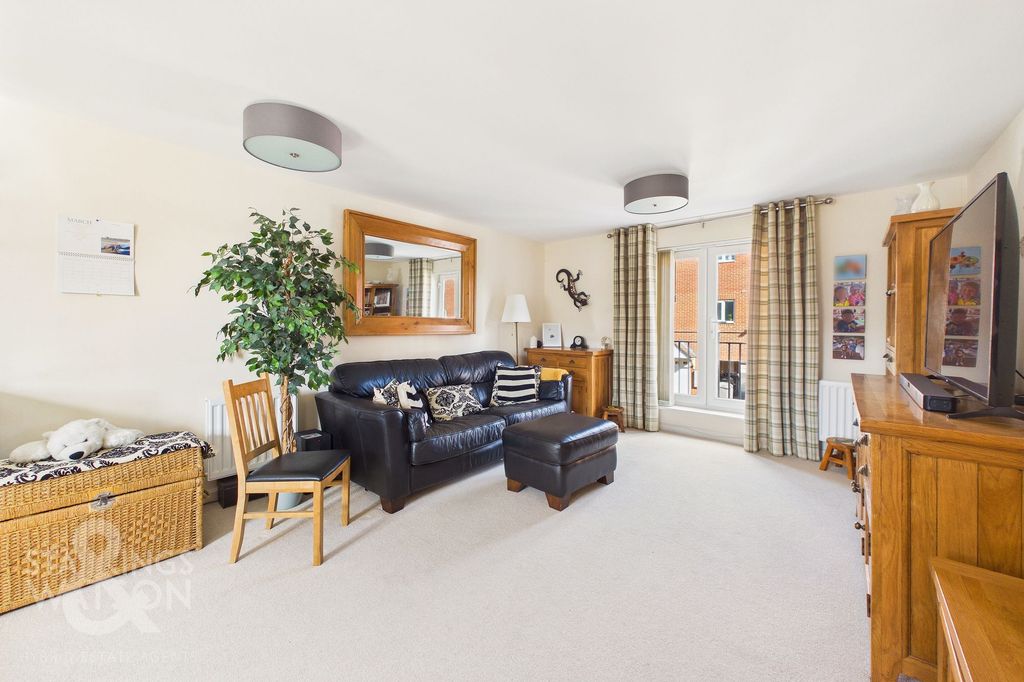 Property photo 2 of 18