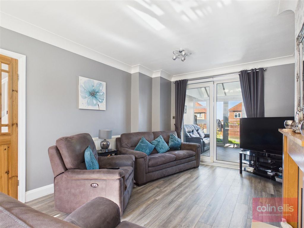 Property photo 3 of 19 Cam05075G0-Pr0330-Still004.Jpg