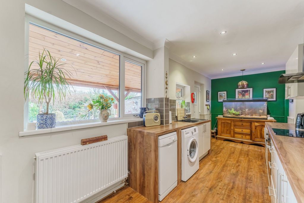 Property photo 3 of 24