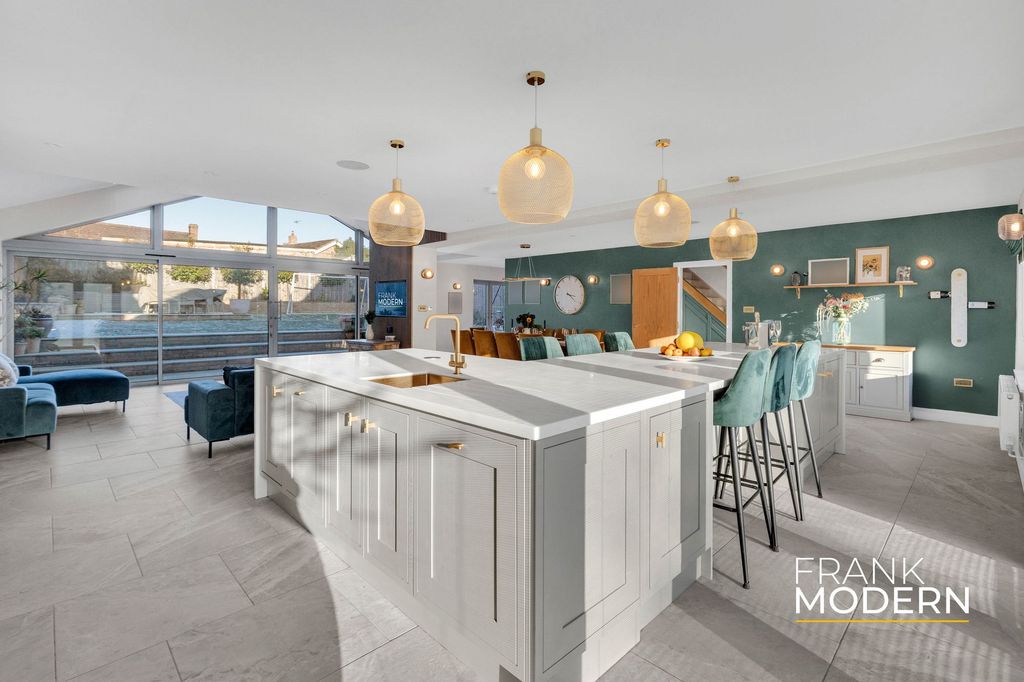 Property photo 2 of 75 Kitchen