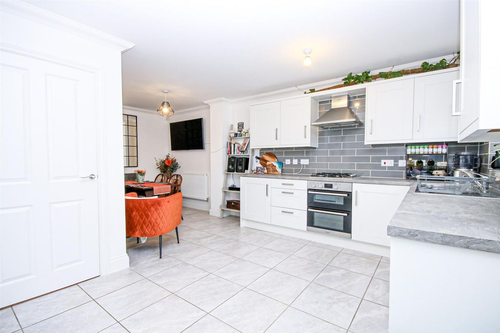 Property photo 2 of 26 21-Img_3568.Jpg