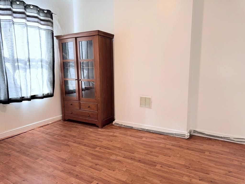 Property photo 1 of 8 Living Room