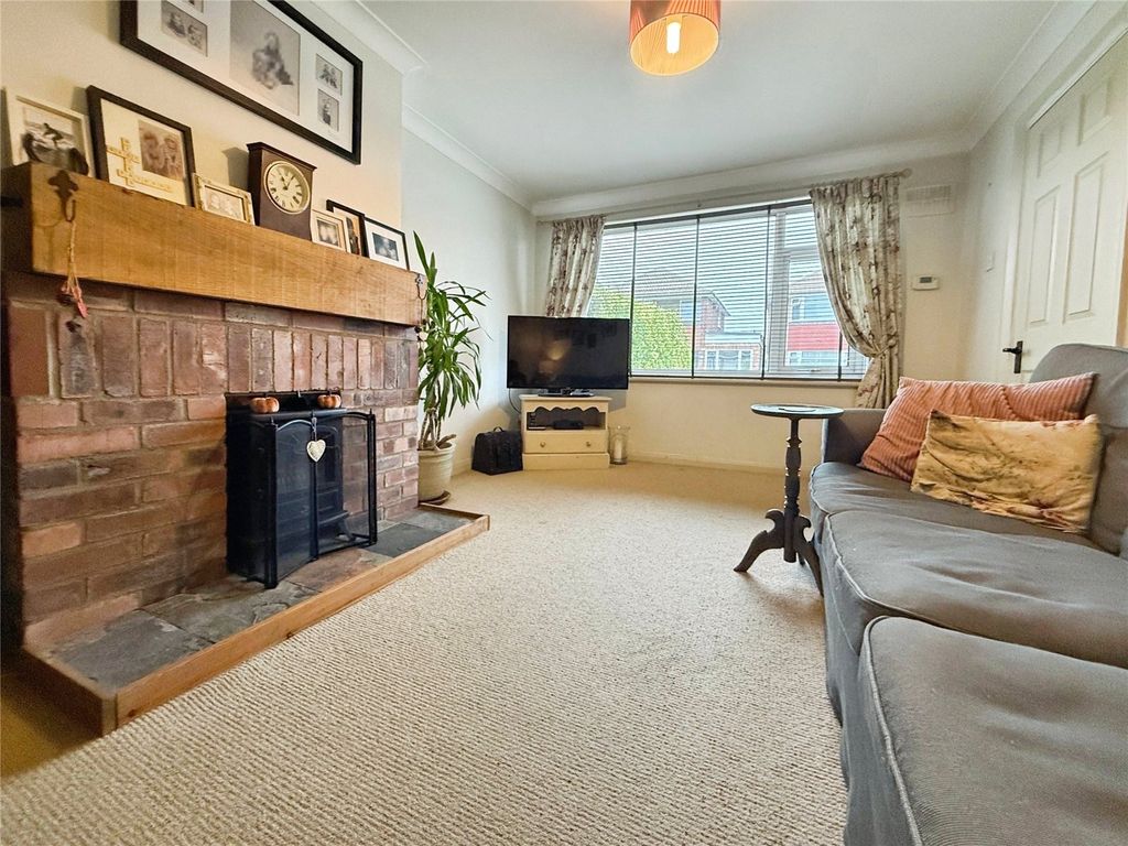 Property photo 2 of 18 Lounge