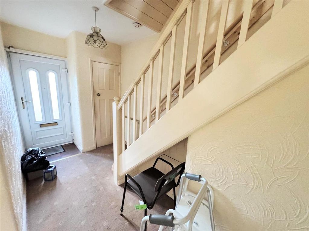Property photo 2 of 12 Entrance Hall