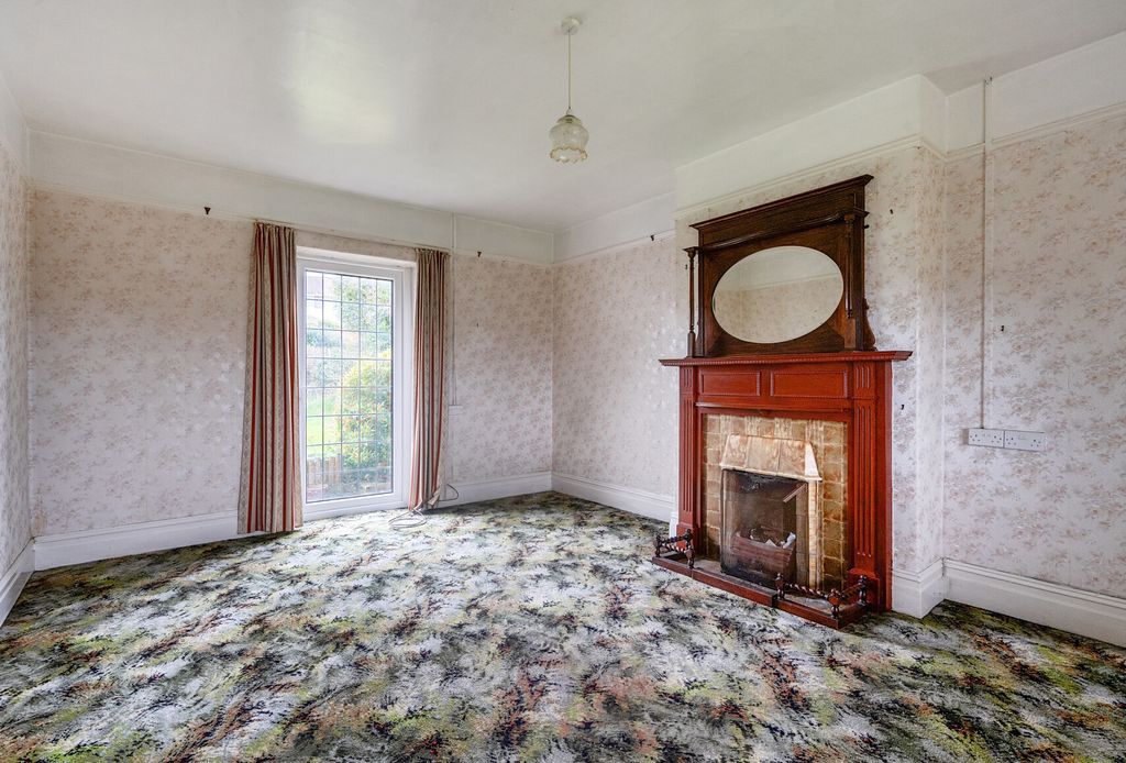 Property photo 3 of 18 1415692-11-698Dff...