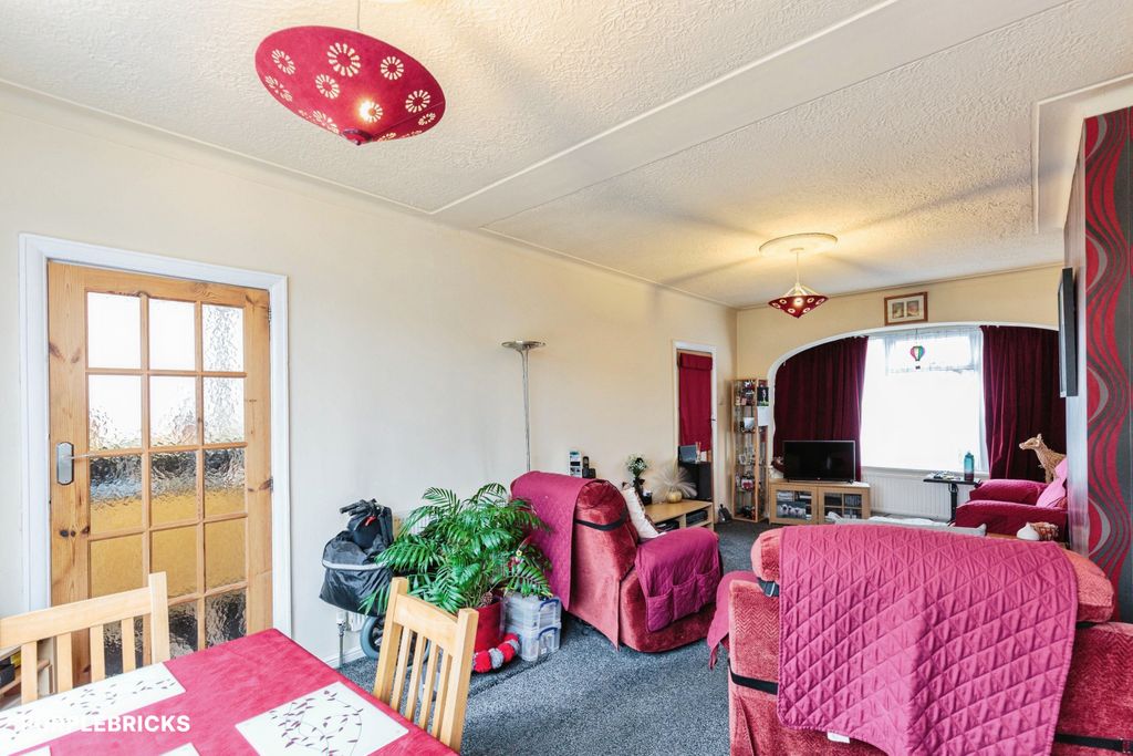 Property photo 3 of 15