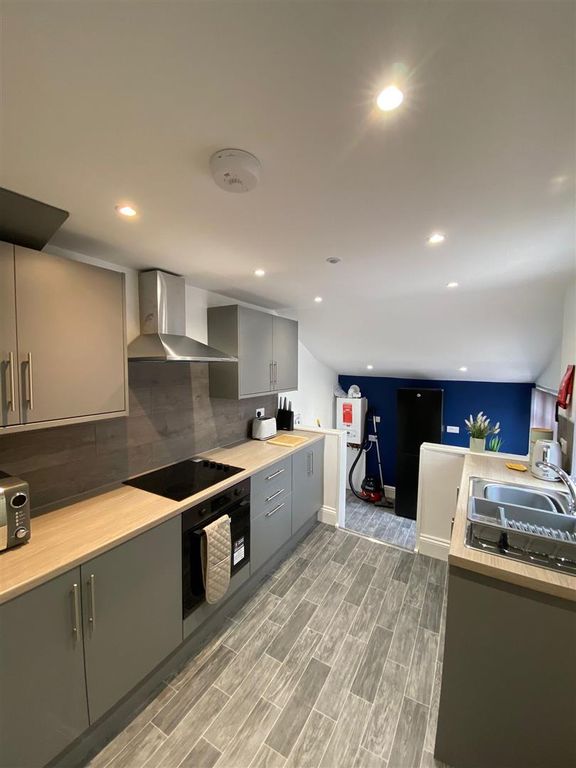 Property photo 3 of 7 Communal Kitchen