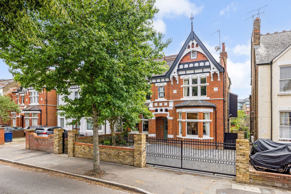 Property photo 1 of 32