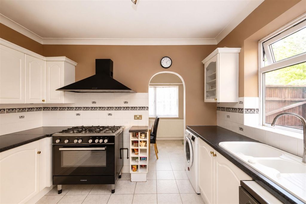 Property photo 2 of 20 Kitchen (1)