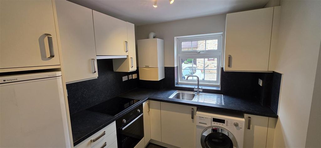 Property photo 3 of 6 Kitchen