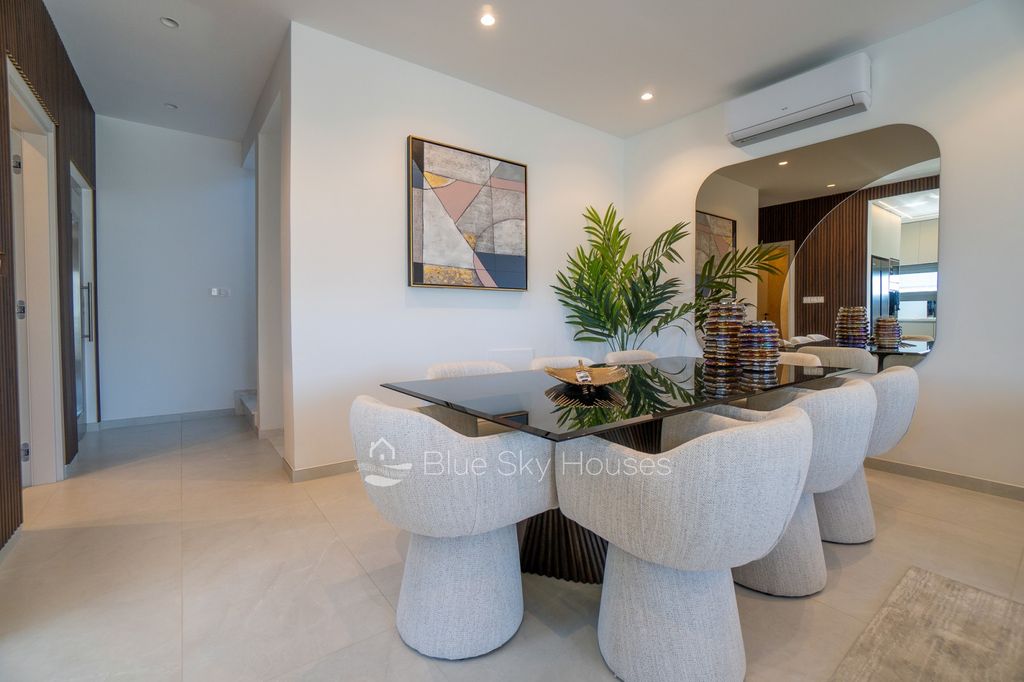 Property photo 2 of 27