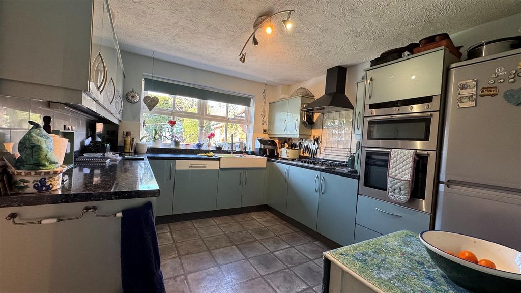 Property photo 3 of 30 Kitchen (2).Jpg