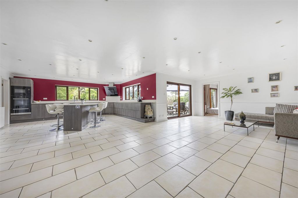 Property photo 2 of 18