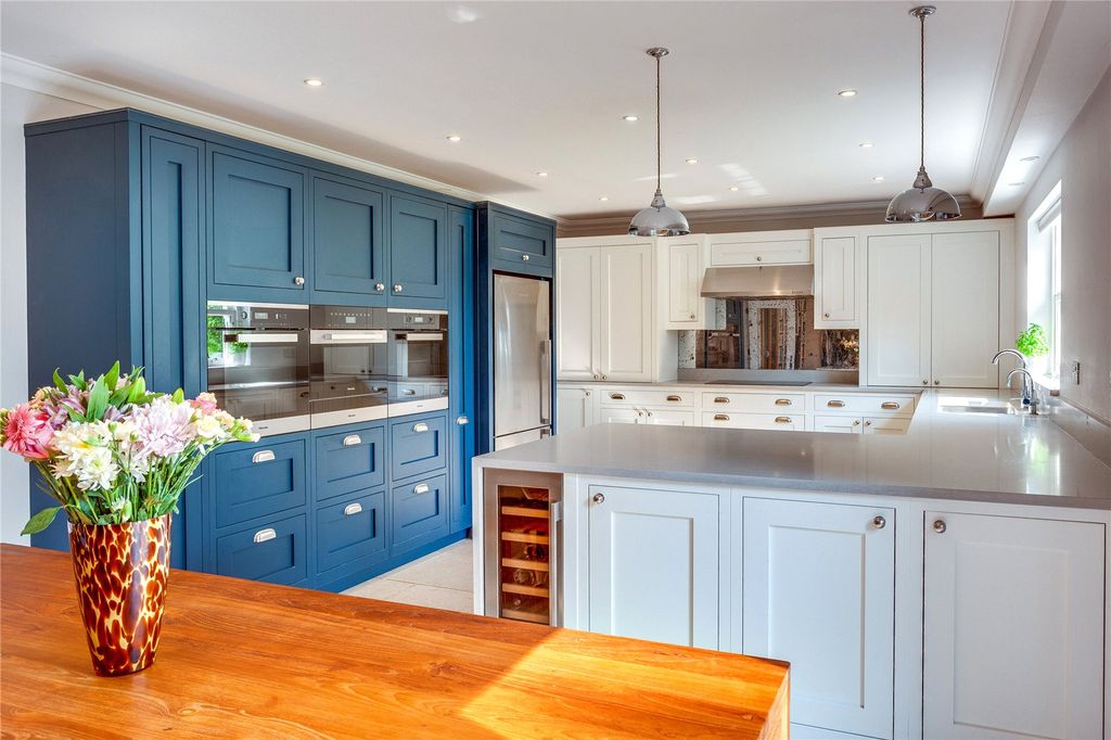 Property photo 3 of 34 Kitchen