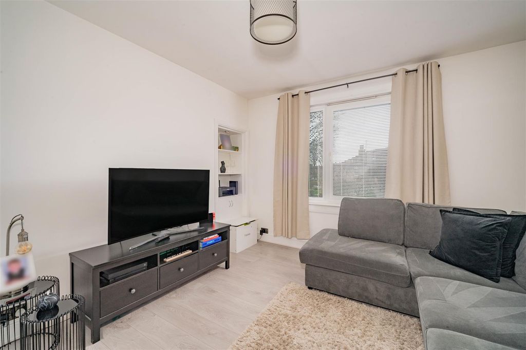 Property photo 3 of 13 43 Glenprosen Terrace Dundee-5.Jpg