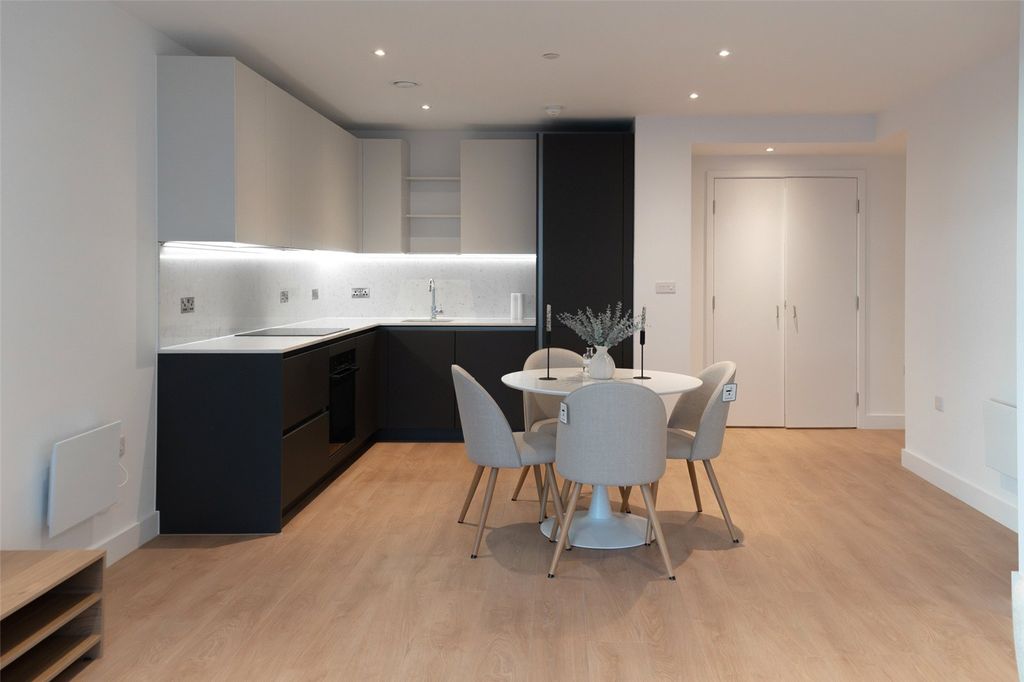 Property photo 3 of 32 Picture No. 04