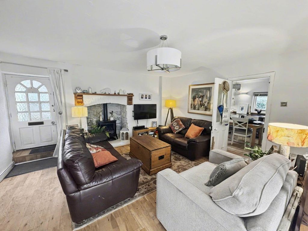 Property photo 2 of 31