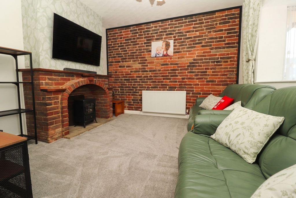 Property photo 2 of 12