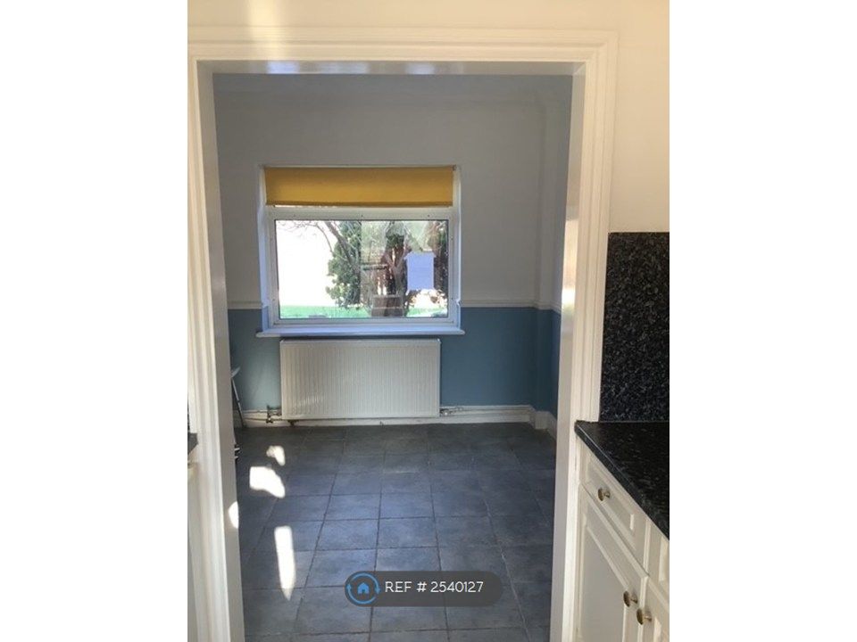 Property photo 3 of 17 Dining Area