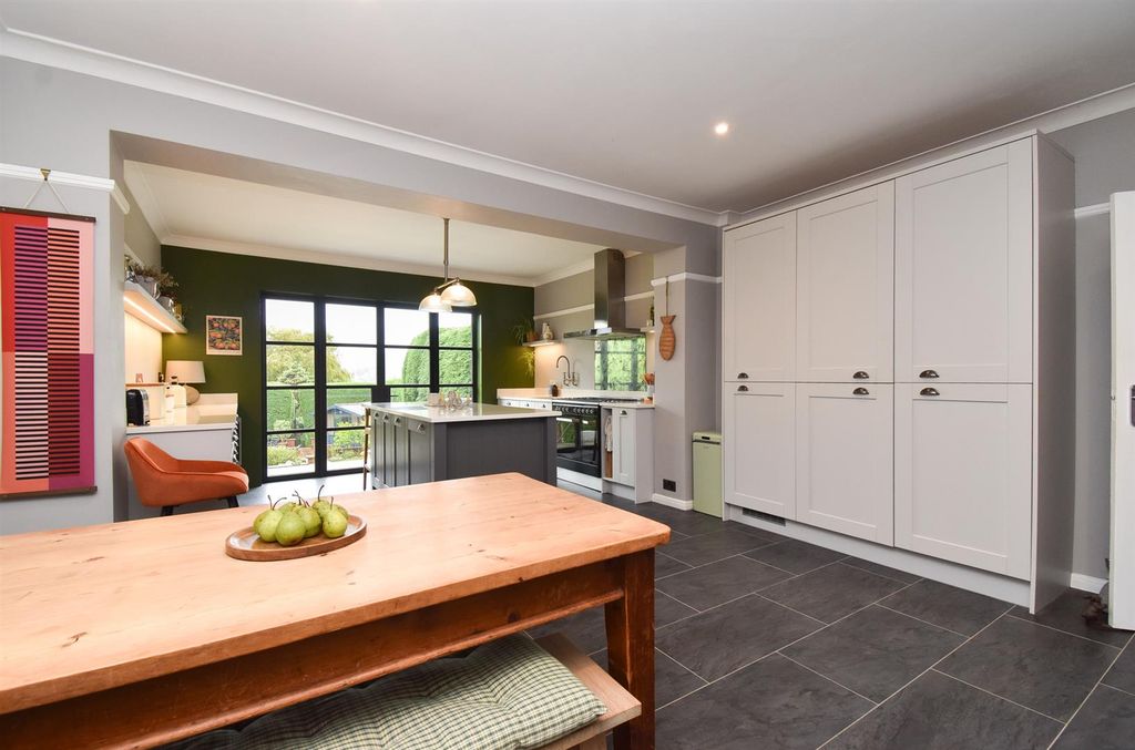 Property photo 2 of 29 Kitchen/Diner