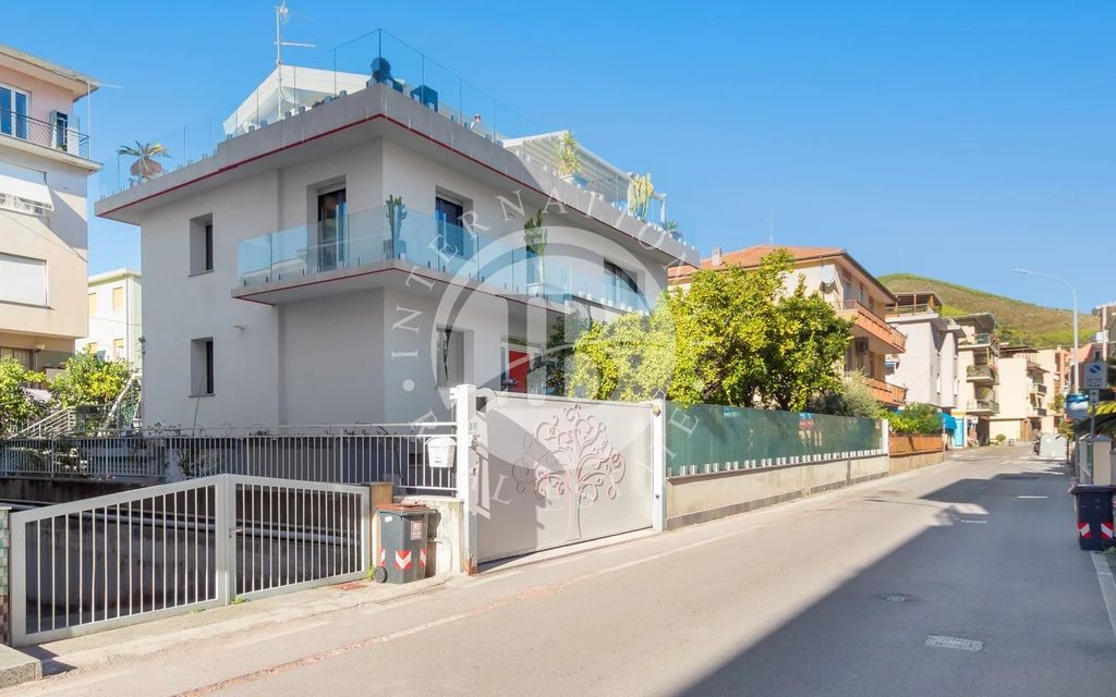 Property photo 1 of 33