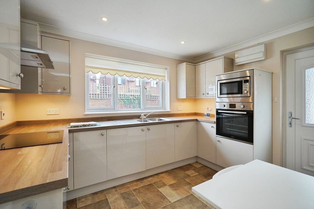 Property photo 2 of 17 Pbox-Img.Jpg