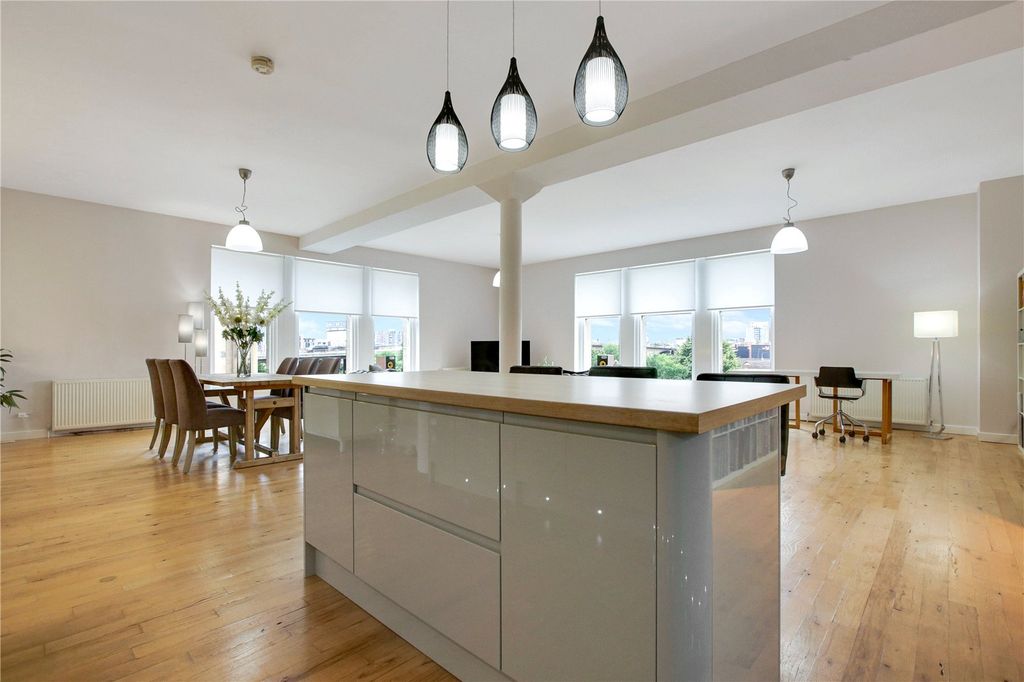Property photo 3 of 21 Picture No. 04