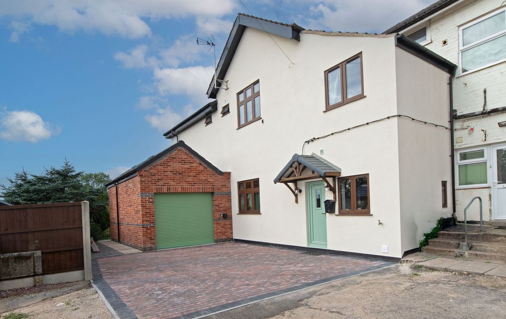 Property photo 2 of 32