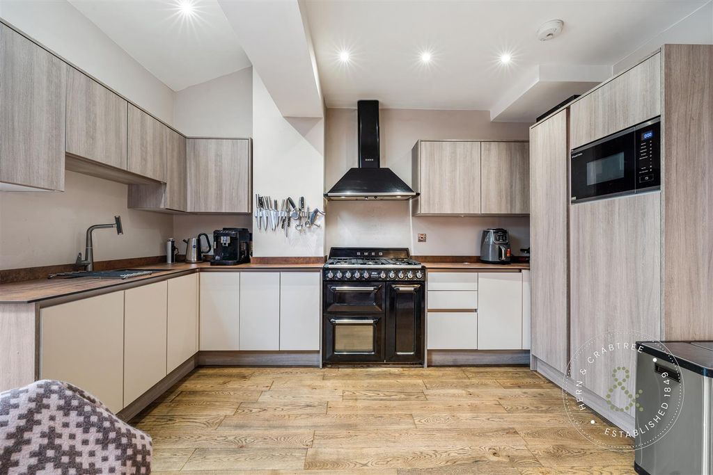 Property photo 3 of 43 Caerphilly Road (9).Jpg