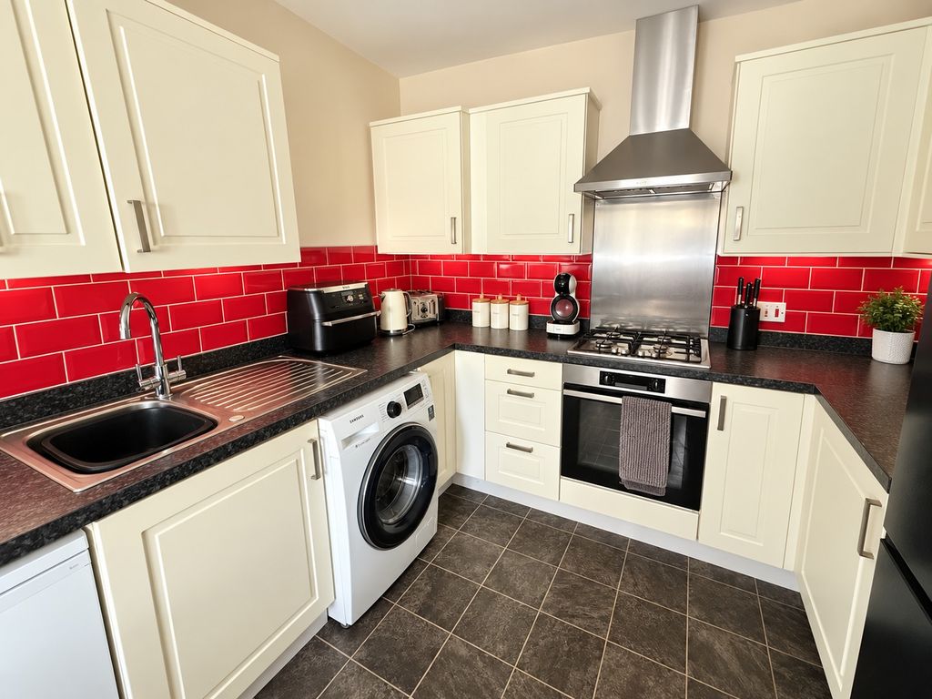 Property photo 3 of 14 Kitchen