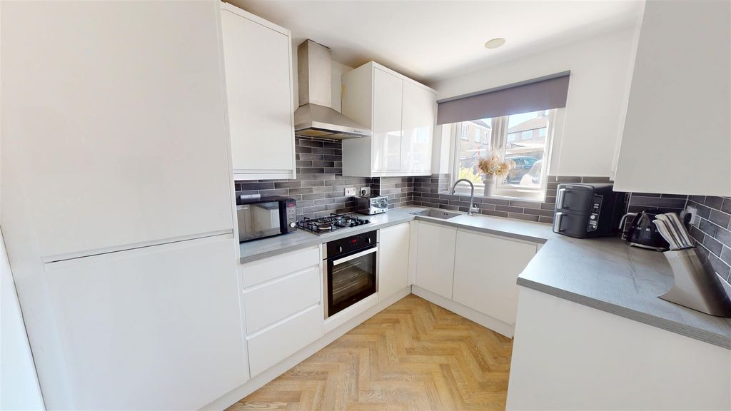 Property photo 3 of 13 Kitchen