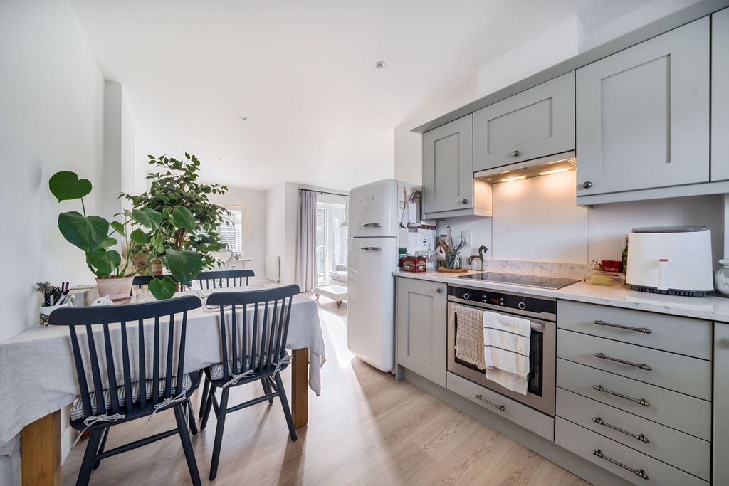 Property photo 2 of 17 Picture No. 11