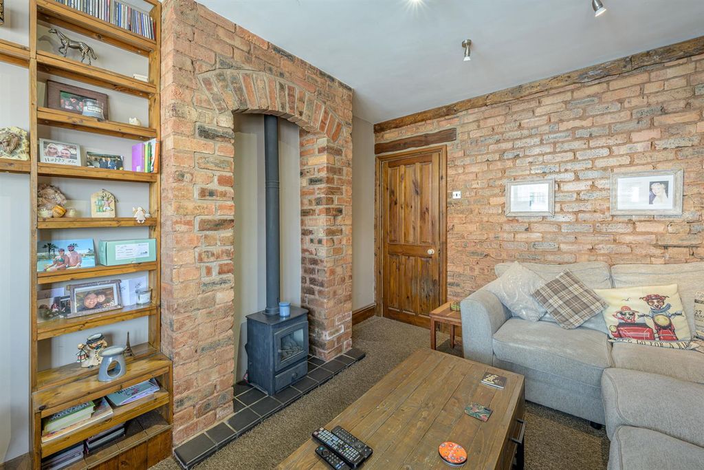 Property photo 3 of 27
